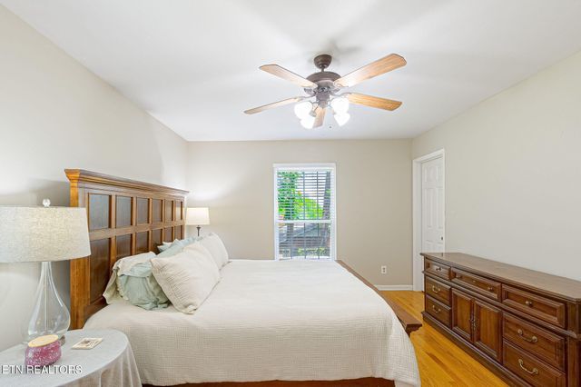 313 Forest Oak Drive, Knoxville, TN 37919