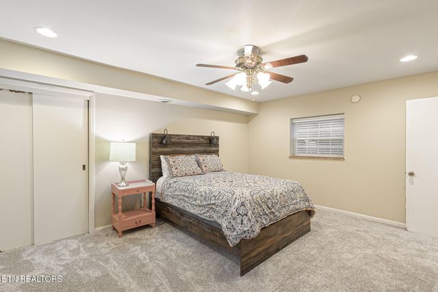 313 Forest Oak Drive, Knoxville, TN 37919