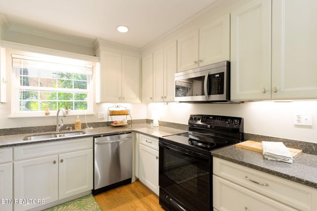 313 Forest Oak Drive, Knoxville, TN 37919