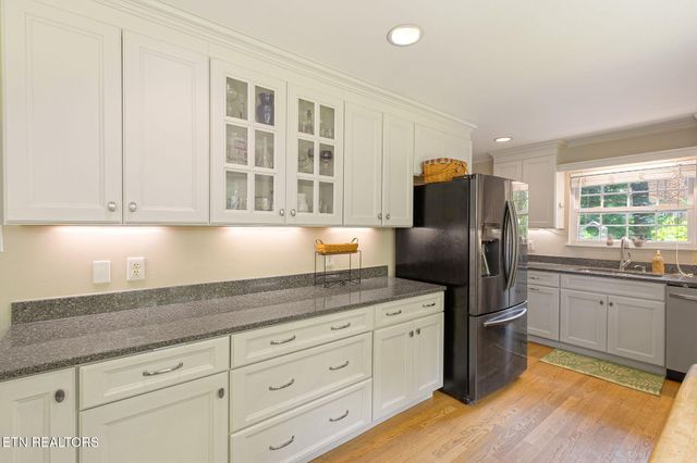 313 Forest Oak Drive, Knoxville, TN 37919