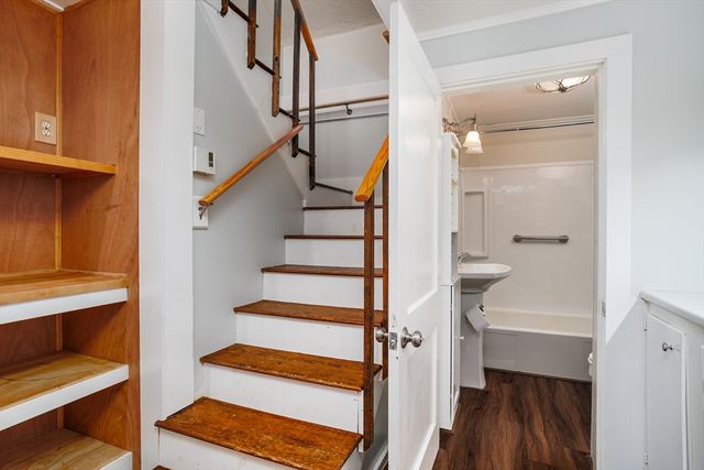 48R Manchester St, Leominster, MA 01453