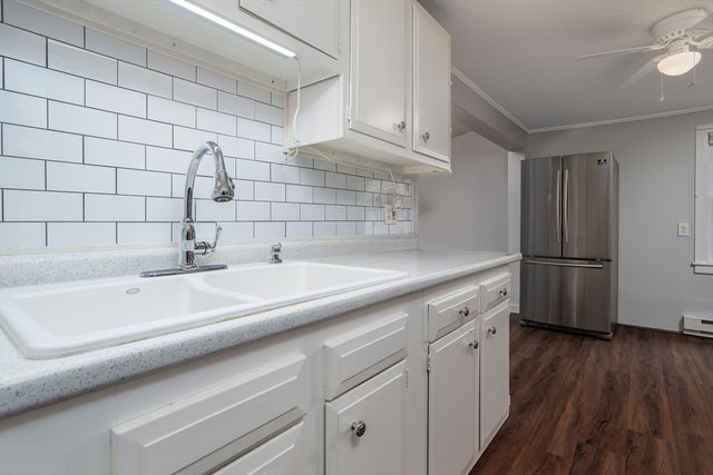 48R Manchester St, Leominster, MA 01453