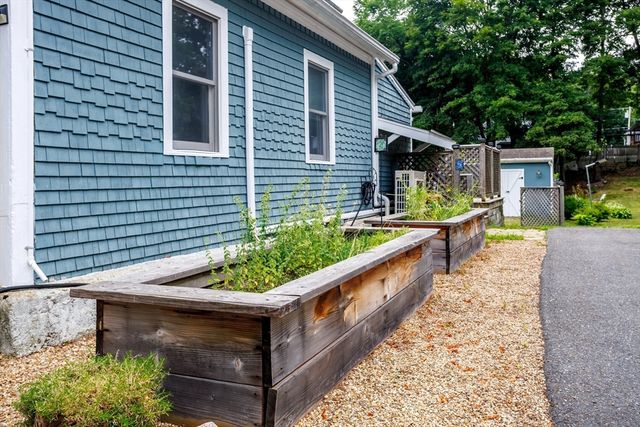 48R Manchester St, Leominster, MA 01453