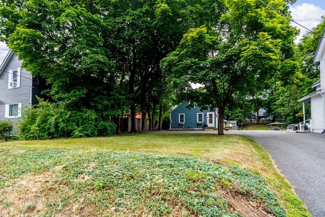 48R Manchester St, Leominster, MA 01453