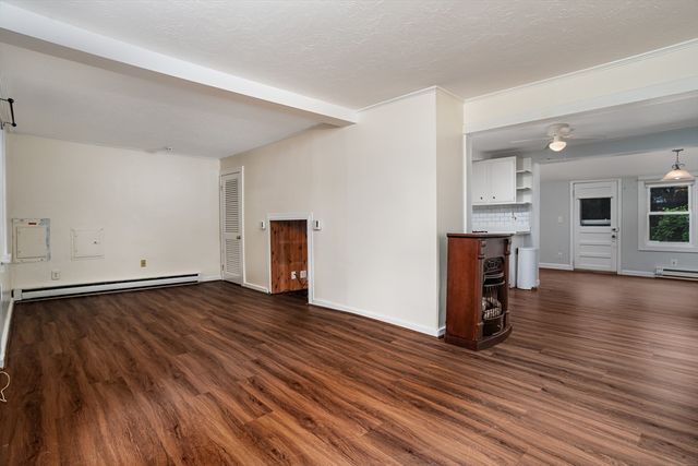 48R Manchester St, Leominster, MA 01453