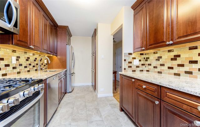 2500 Johnson Avenue 9P, Bronx, NY 10463