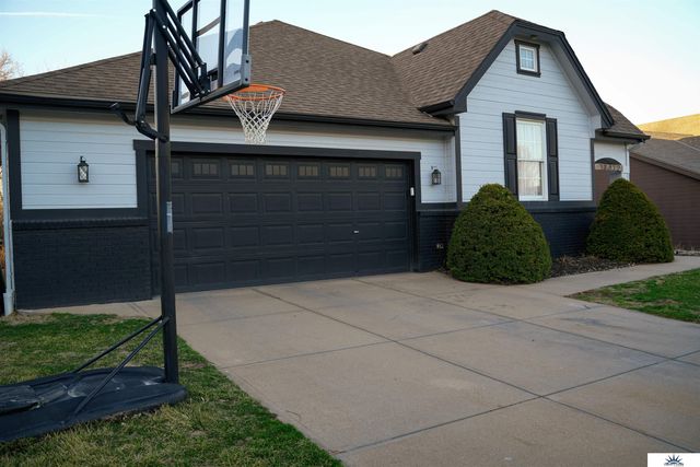 18412 Emile Circle, Omaha, NE 68022