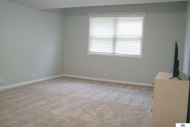 18412 Emile Circle, Omaha, NE 68022