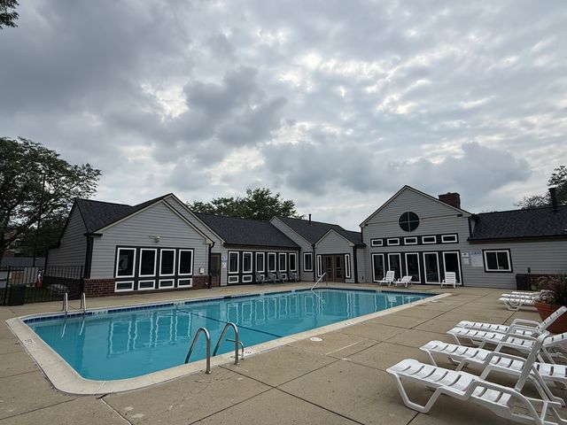 108 Glengarry Drive 304, Bloomingdale, IL 60108