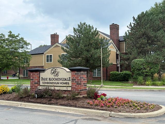 108 Glengarry Drive 304, Bloomingdale, IL 60108