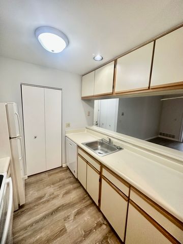 108 Glengarry Drive 304, Bloomingdale, IL 60108