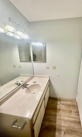108 Glengarry Drive 304, Bloomingdale, IL 60108