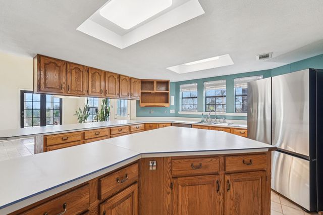 407 Country LN, Mcdade, TX 78650
