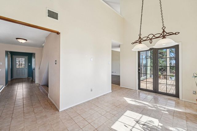 407 Country LN, Mcdade, TX 78650