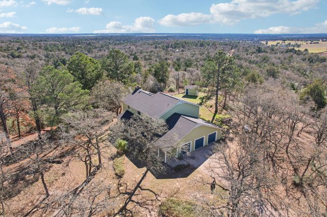 407 Country LN, Mcdade, TX 78650