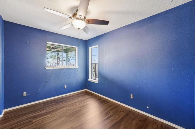 407 Country LN, Mcdade, TX 78650