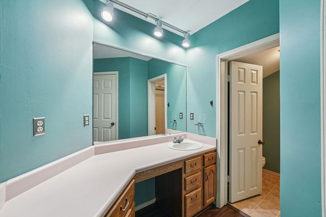 407 Country LN, Mcdade, TX 78650