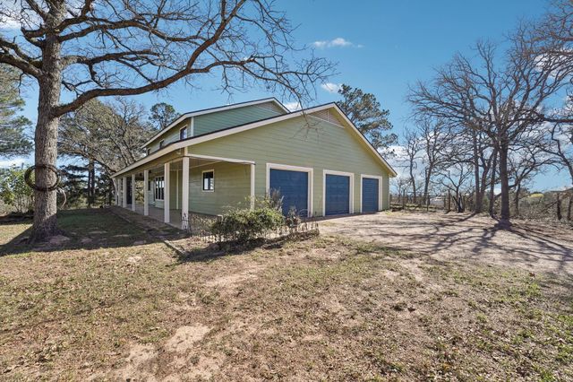 407 Country LN, Mcdade, TX 78650