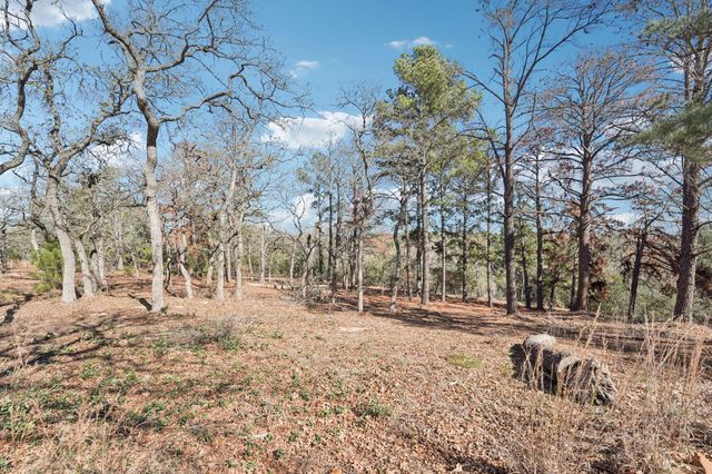 407 Country LN, Mcdade, TX 78650
