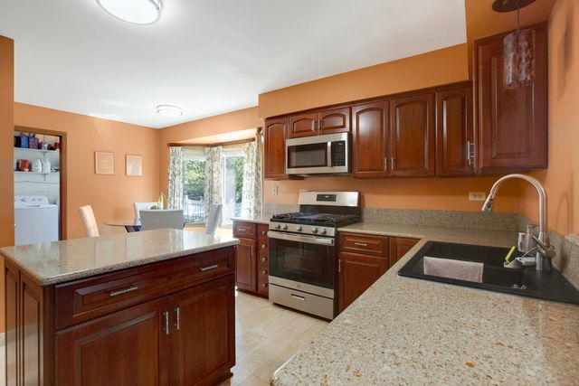 17 Buchanan Lane, Streamwood, IL 60107