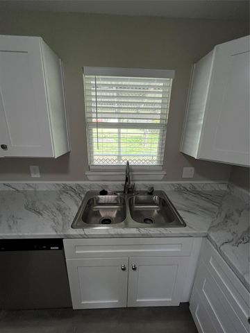 577 W 6th Street, Lancaster, TX 75146