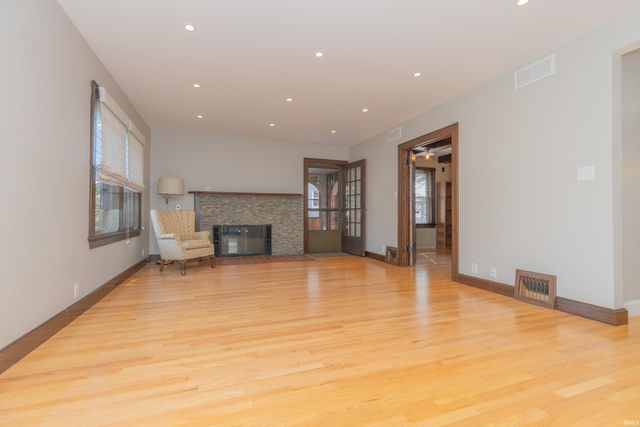 2315 E Mulberry Street, Evansville, IN 47714