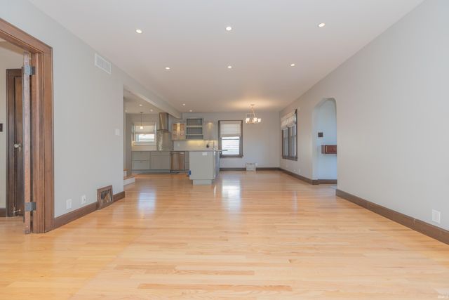 2315 E Mulberry Street, Evansville, IN 47714