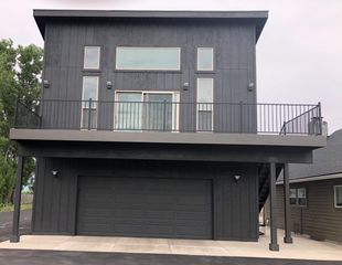 738 Ross Lane N, Medford, OR 97501