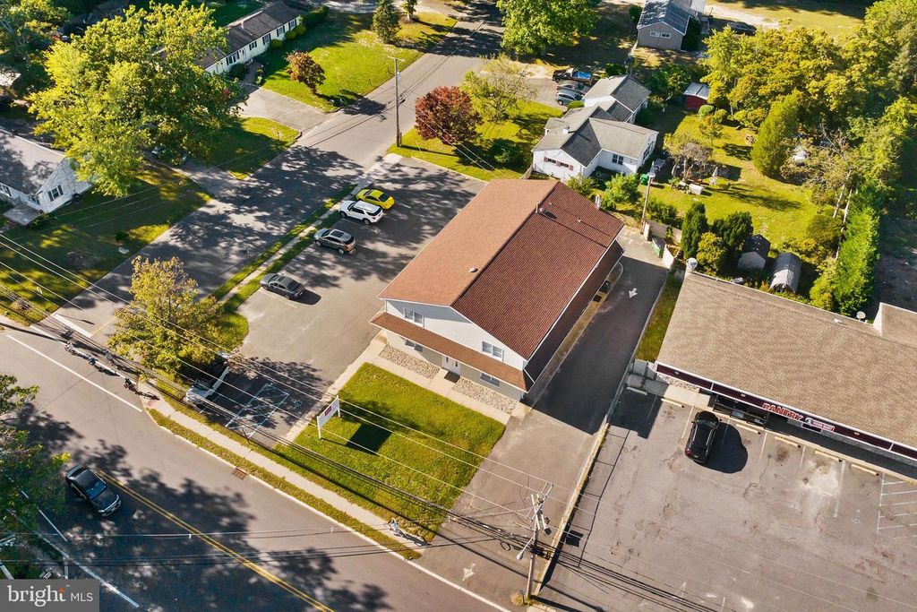 Image 2 of property listing at 504 ALDRICH RD, Howell, NJ 07731