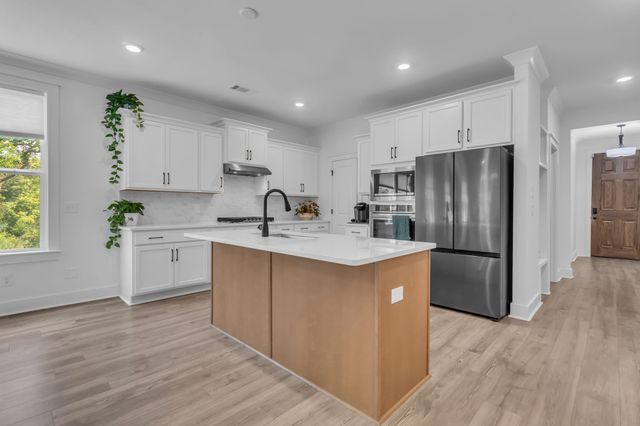 269 Cornice Dr, La Vergne, TN 37086