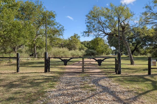 510 County Road 221, Tow, TX 78672
