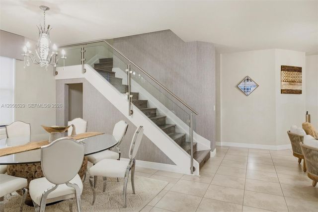 8870 NW 99th Path, Doral, FL 33178