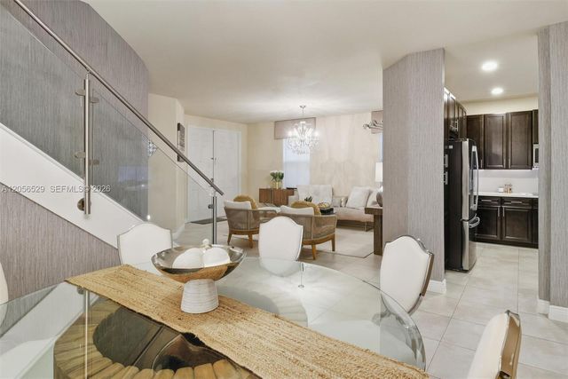 8870 NW 99th Path, Doral, FL 33178