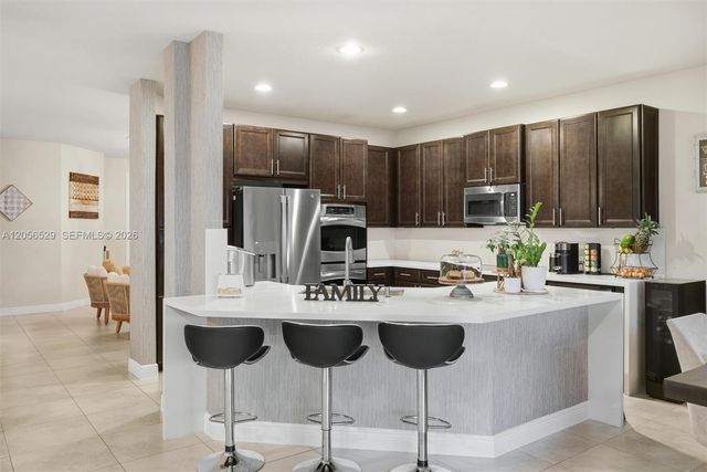 8870 NW 99th Path, Doral, FL 33178