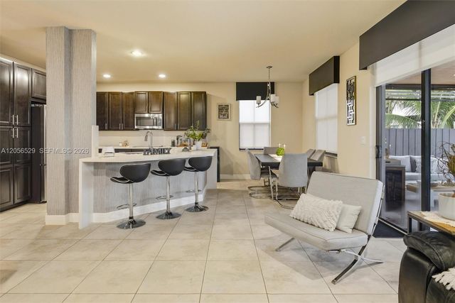 8870 NW 99th Path, Doral, FL 33178