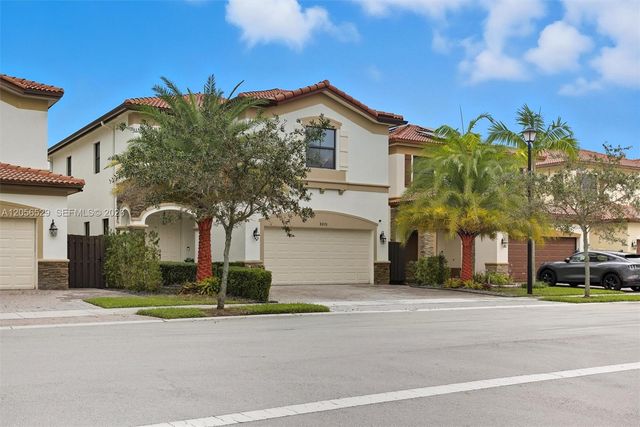 8870 NW 99th Path, Doral, FL 33178