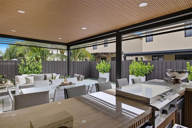 8870 NW 99th Path, Doral, FL 33178