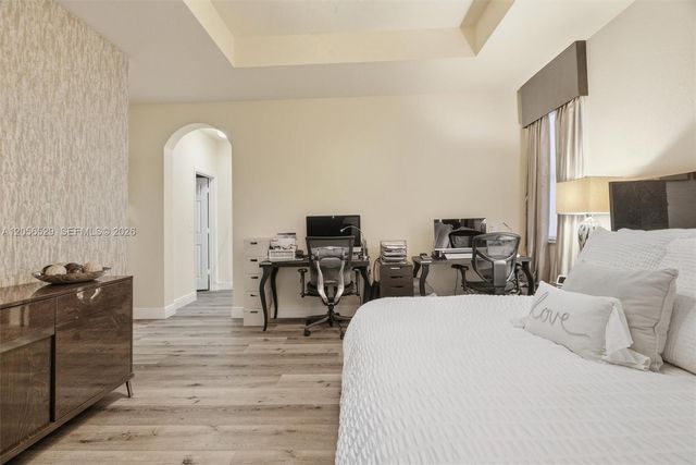 8870 NW 99th Path, Doral, FL 33178