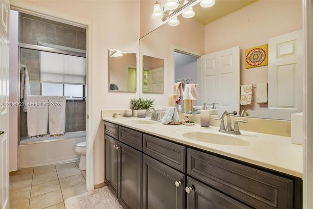 8870 NW 99th Path, Doral, FL 33178