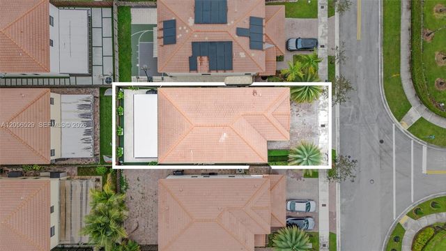 8870 NW 99th Path, Doral, FL 33178