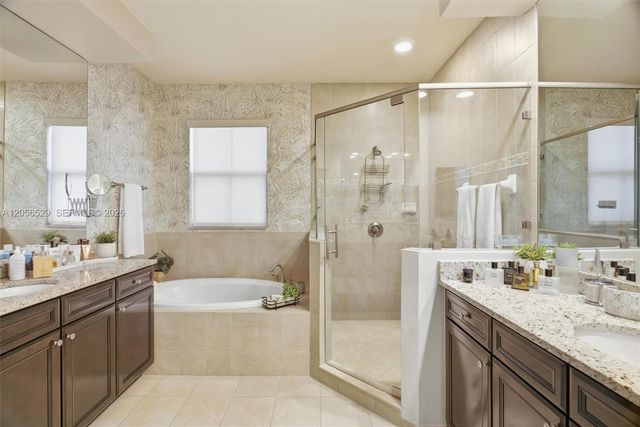 8870 NW 99th Path, Doral, FL 33178