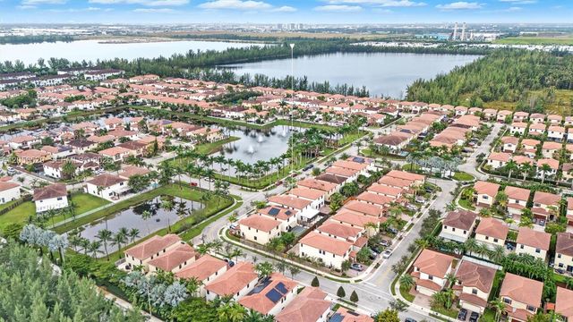 8870 NW 99th Path, Doral, FL 33178