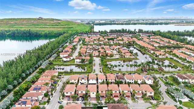 8870 NW 99th Path, Doral, FL 33178
