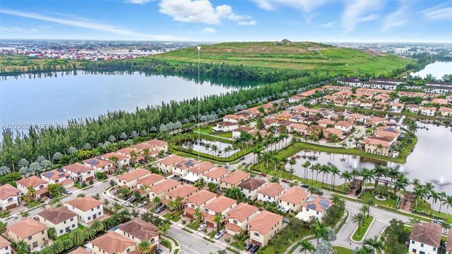 8870 NW 99th Path, Doral, FL 33178