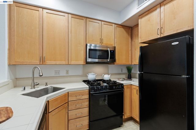 22876 Charing St, Hayward, CA 94541