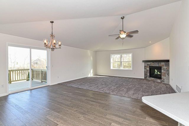 300 Trailview CROSSING, Waterford, WI 53185