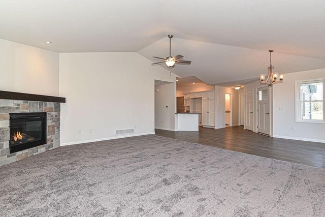 300 Trailview CROSSING, Waterford, WI 53185