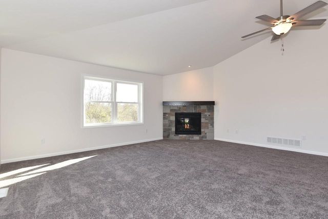 300 Trailview CROSSING, Waterford, WI 53185