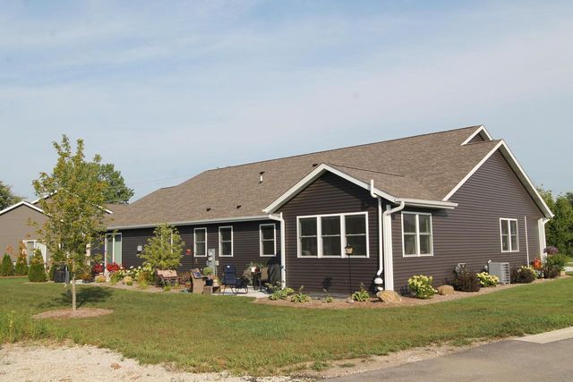 300 Trailview CROSSING, Waterford, WI 53185