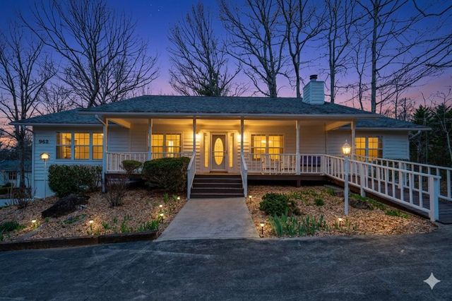 962 Ashley Lane, Young Harris, GA 30582